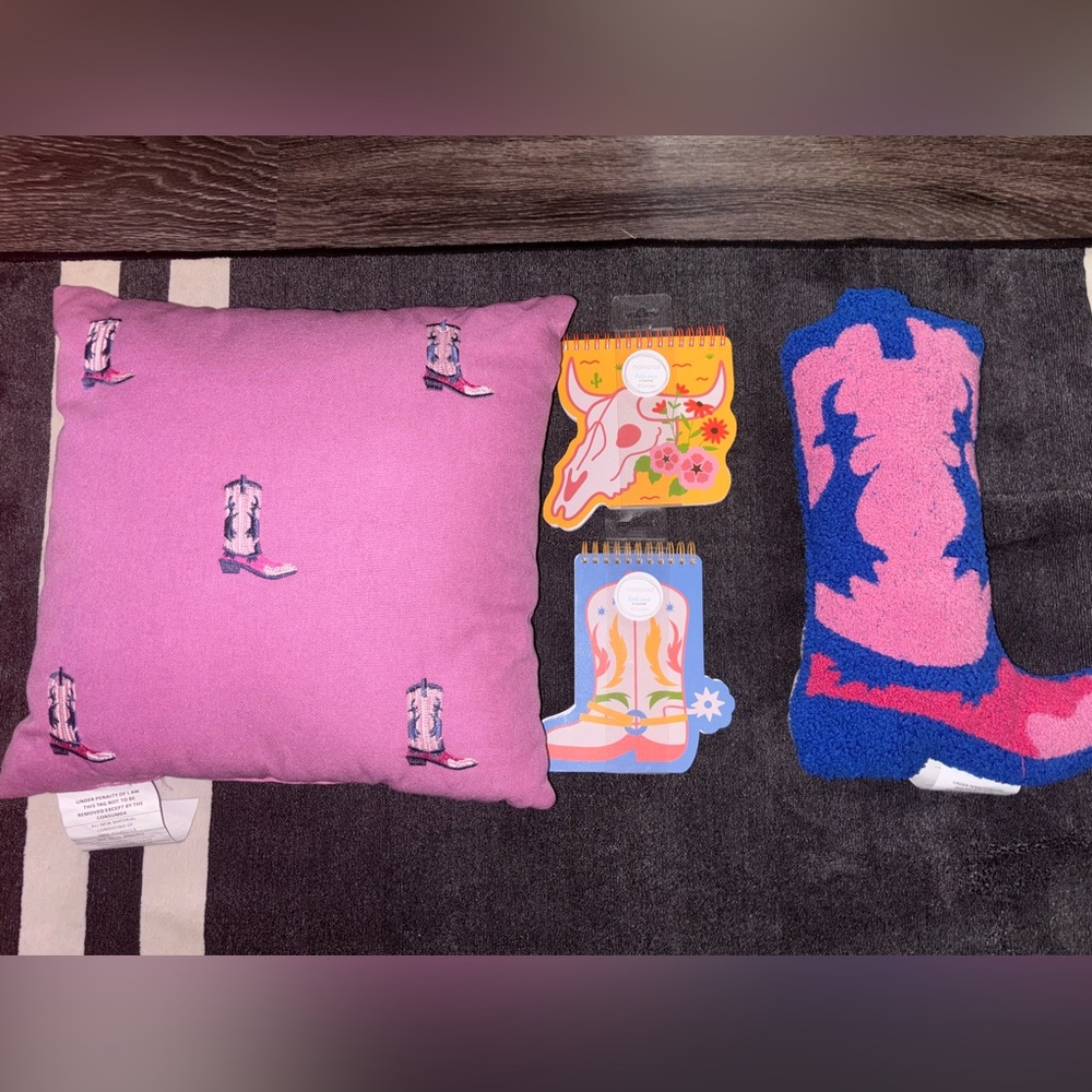 2 Cowboy pillows and 2 notebooks (NWT)